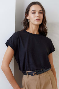 חולצת ליאם שחור פרחים צרובים